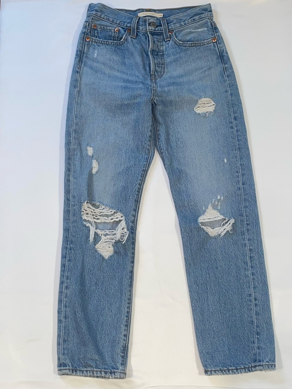 Levi’s Wedgie Straight Distressed Jeans. Blue. Size 24
